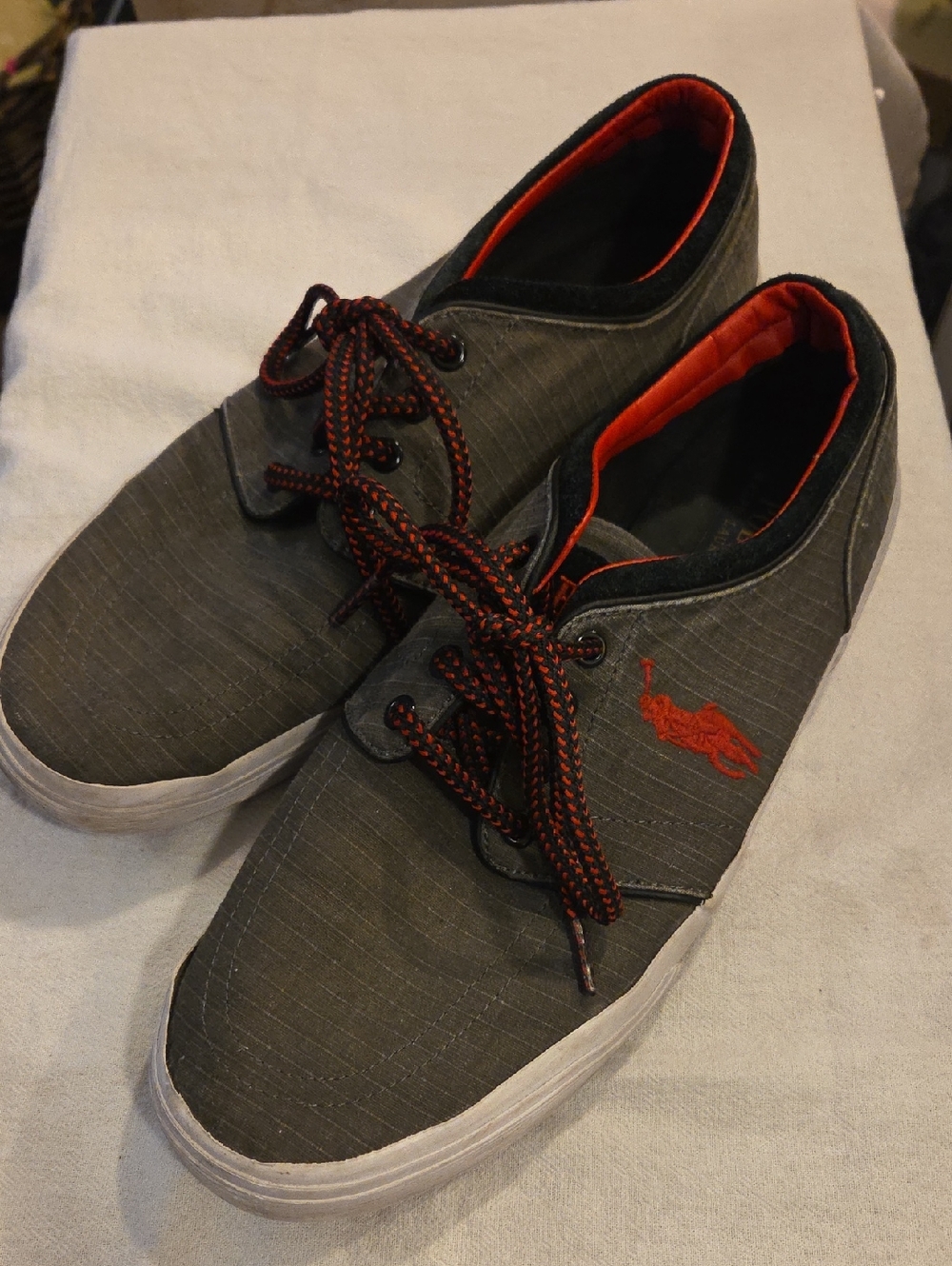 Polo by Ralph Lauren Men’s Gray Canvas Sneakers with red Logo Size 11 1/2